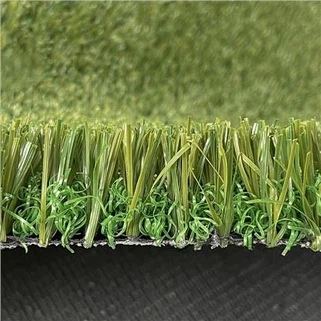 Gespa artificial per a mascotes a l’aire lliure